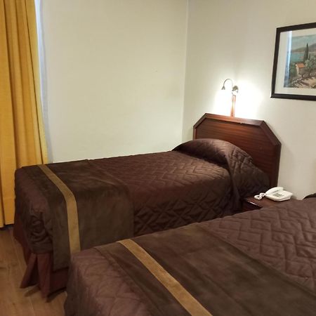 Hotel Alcala Del Rio Santiago Buitenkant foto