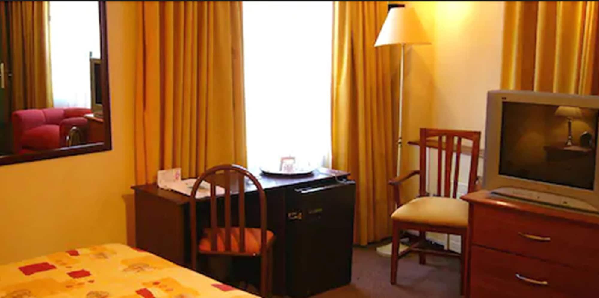 Hotel Alcala Del Rio Santiago Buitenkant foto