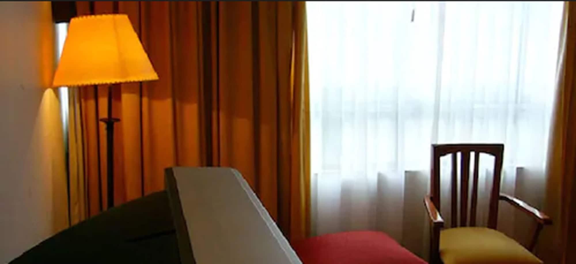 Hotel Alcala Del Rio Santiago Buitenkant foto
