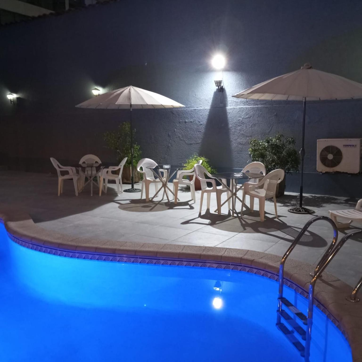 Hotel Alcala Del Rio Santiago Buitenkant foto