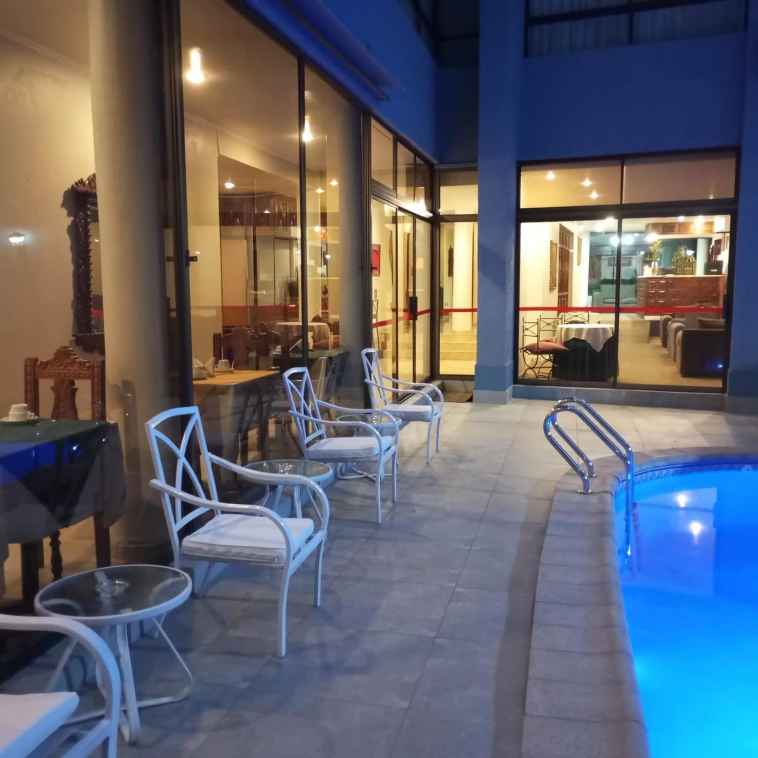 Hotel Alcala Del Rio Santiago Buitenkant foto