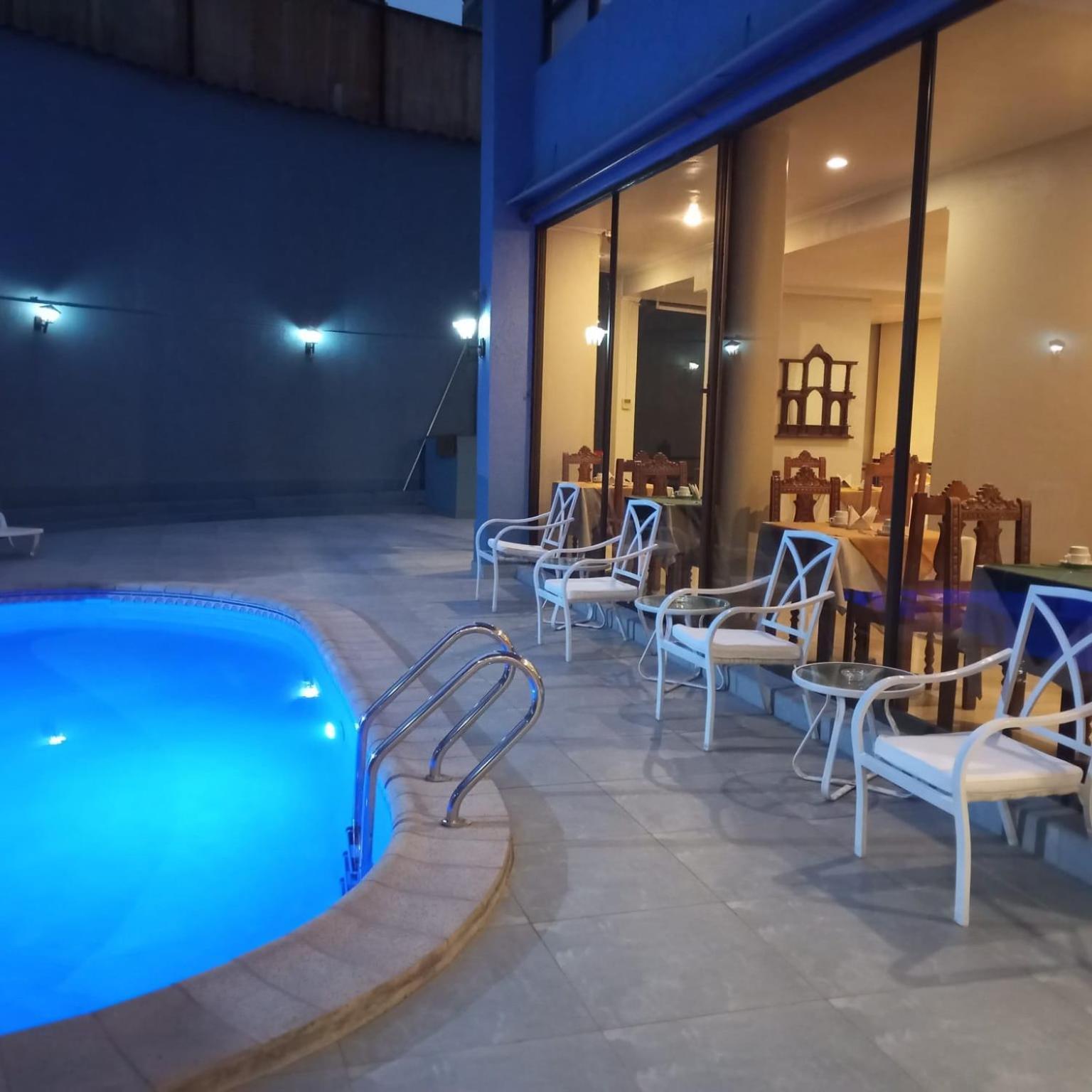 Hotel Alcala Del Rio Santiago Buitenkant foto