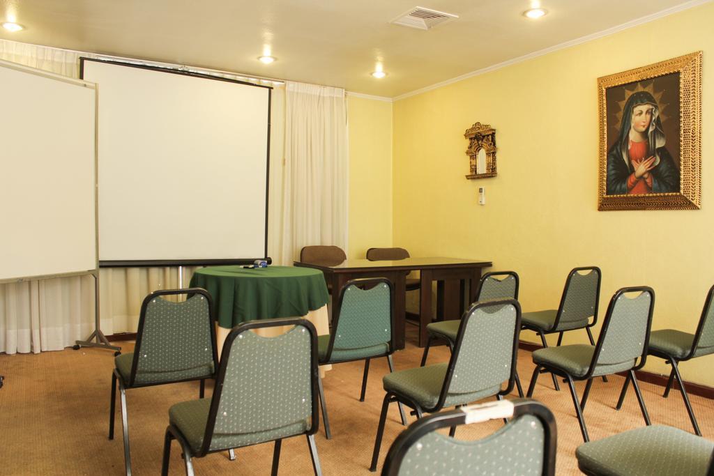 Hotel Alcala Del Rio Santiago Buitenkant foto