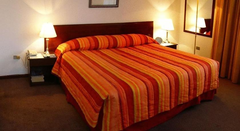 Hotel Alcala Del Rio Santiago Buitenkant foto