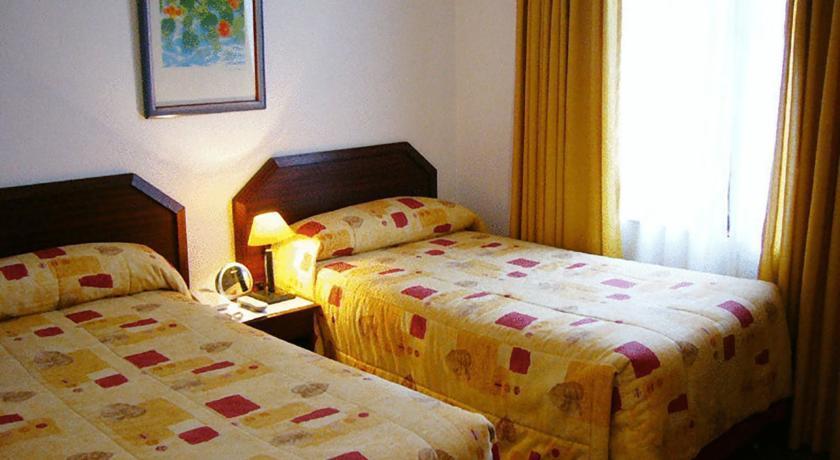 Hotel Alcala Del Rio Santiago Buitenkant foto