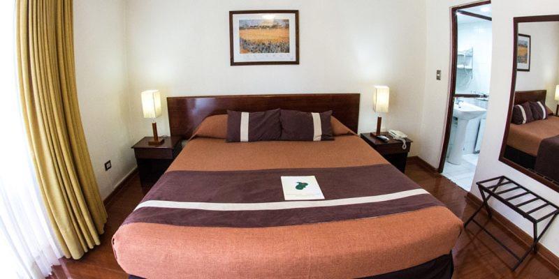 Hotel Alcala Del Rio Santiago Buitenkant foto