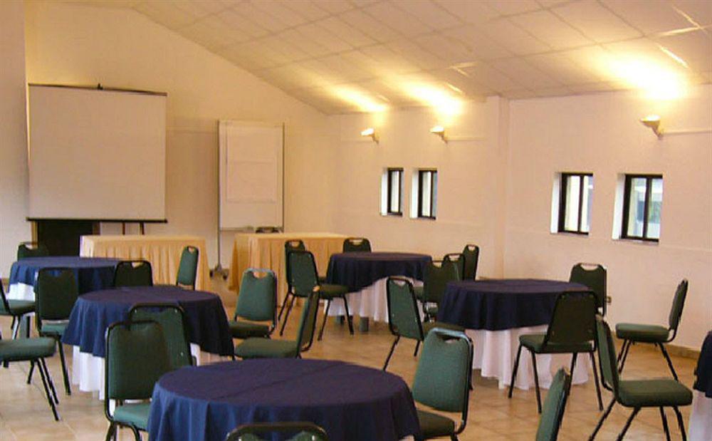 Hotel Alcala Del Rio Santiago Buitenkant foto